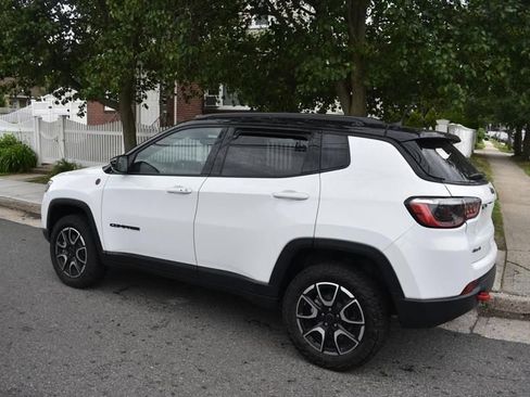 Used 2025 Jeep Compass Limited AWD/4WD image 5