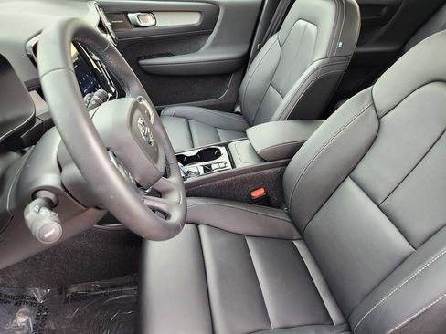 Used 2026 Volvo XC40 B5 Ultra w/ Protection Package Premier image 6