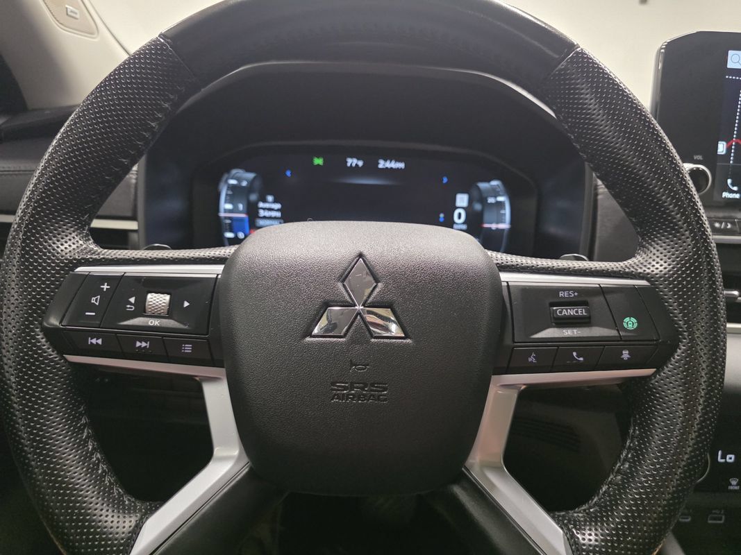 Used 2024 Mitsubishi Outlander AWD image 31