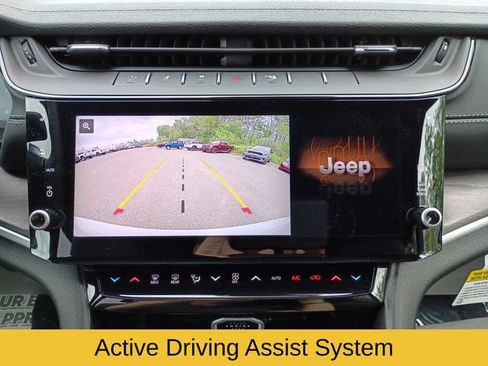 Used 2026 Jeep Grand Cherokee Altitude AWD/4WD image 17