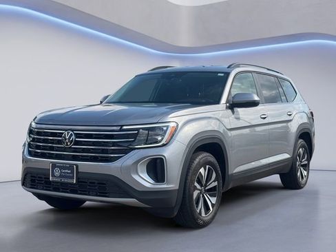 Certified 2026 Volkswagen Atlas SE FWD image 7