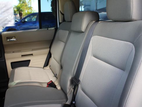 Used 2018 Ford Flex SE image 31