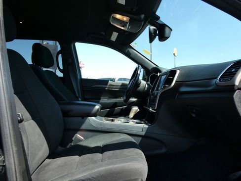 Used 2017 Jeep Grand Cherokee Laredo w/ Quick Order Package 23E image 14