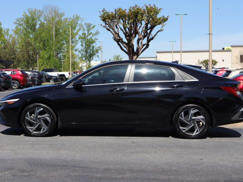 Used 2024 Hyundai Elantra Limited image 5