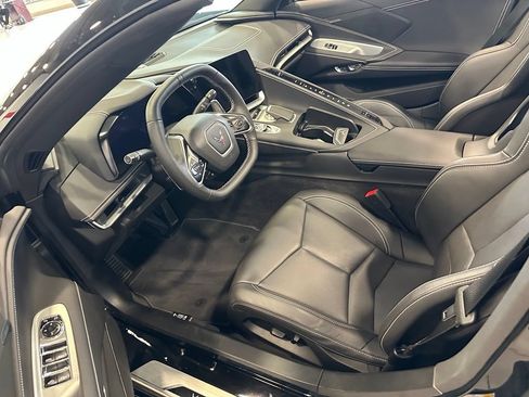 Used 2024 Chevrolet Corvette Stingray Convertible w/ Z51 Performance Package RWD image 10