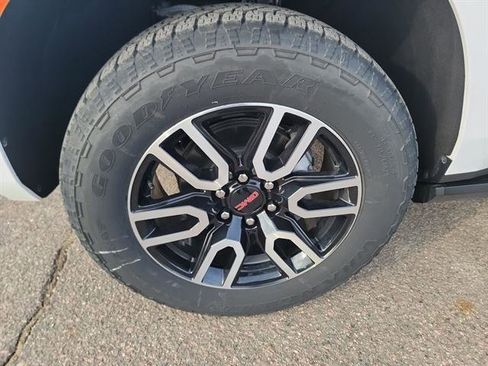 Used 2023 GMC Yukon AT4 AWD/4WD image 10