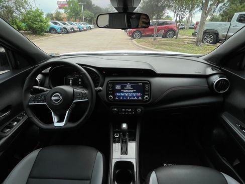 Used 2024 Nissan Kicks SR w/ SR Premium Package FWD image 11