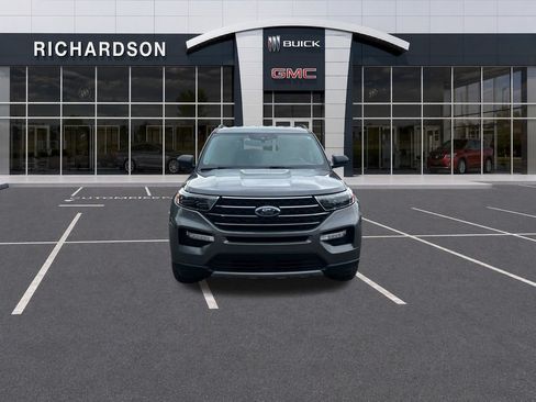 Used 2021 Ford Explorer XLT w/ Equipment Group 202A AWD/4WD image 9