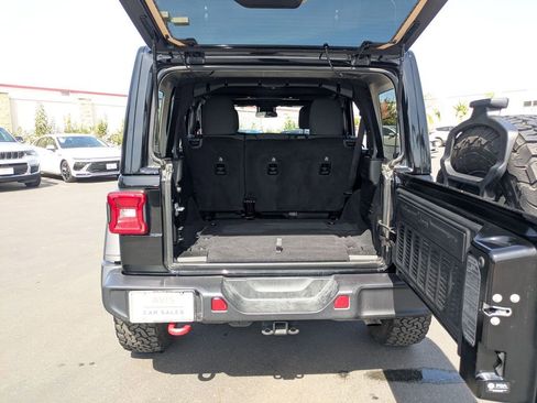 Used 2025 Jeep Wrangler Unlimited Rubicon w/ Convenience Group AWD/4WD image 31