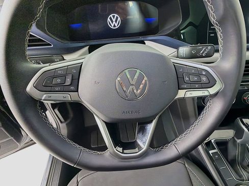 Used 2023 Volkswagen Taos SE w/ Panoramic Sunroof Package AWD/4WD image 11