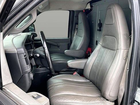 Used 2016 Chevrolet Express 2500 image 10