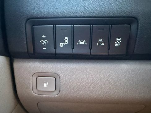 Used 2021 Kia Sedona EX w/ EX Premium Package FWD image 17