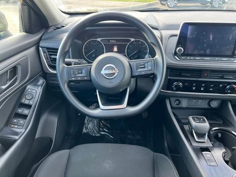 Used 2024 Nissan Rogue S image 10