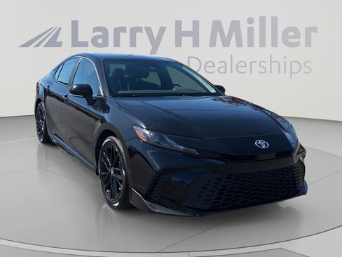 Used 2026 Toyota Camry SE FWD image 7