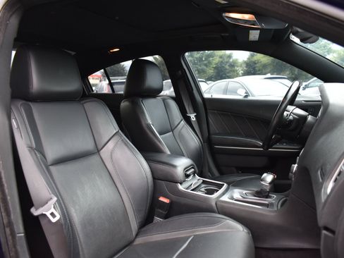 Used 2017 Dodge Charger R/T w/ Premium Group image 24