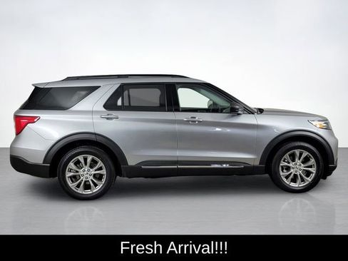 Used 2023 Ford Explorer XLT w/ Equipment Group 202A AWD/4WD image 2