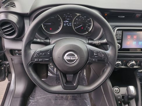 Used 2023 Nissan Kicks S image 11