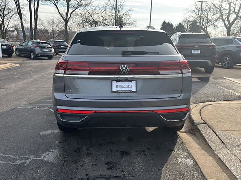 Used 2025 Volkswagen Atlas Cross Sport SE image 9