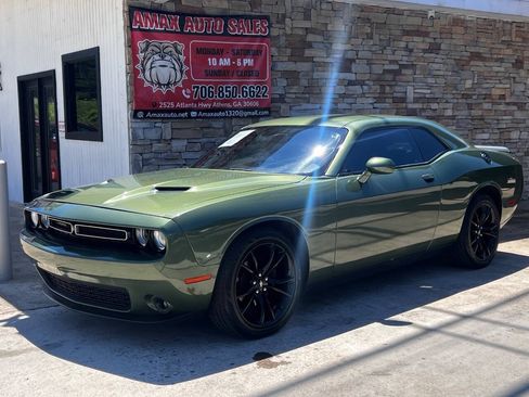 Used 2018 Dodge Challenger SXT w/ Blacktop Package RWD image 2