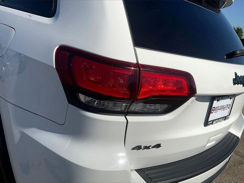 Used 2019 Jeep Grand Cherokee Laredo image 28