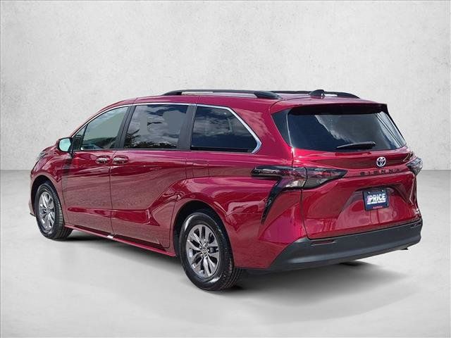 Used 2023 Toyota Sienna XLE FWD image 8