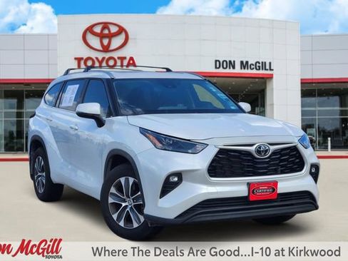 Certified 2026 Toyota Highlander XLE AWD/4WD image 1
