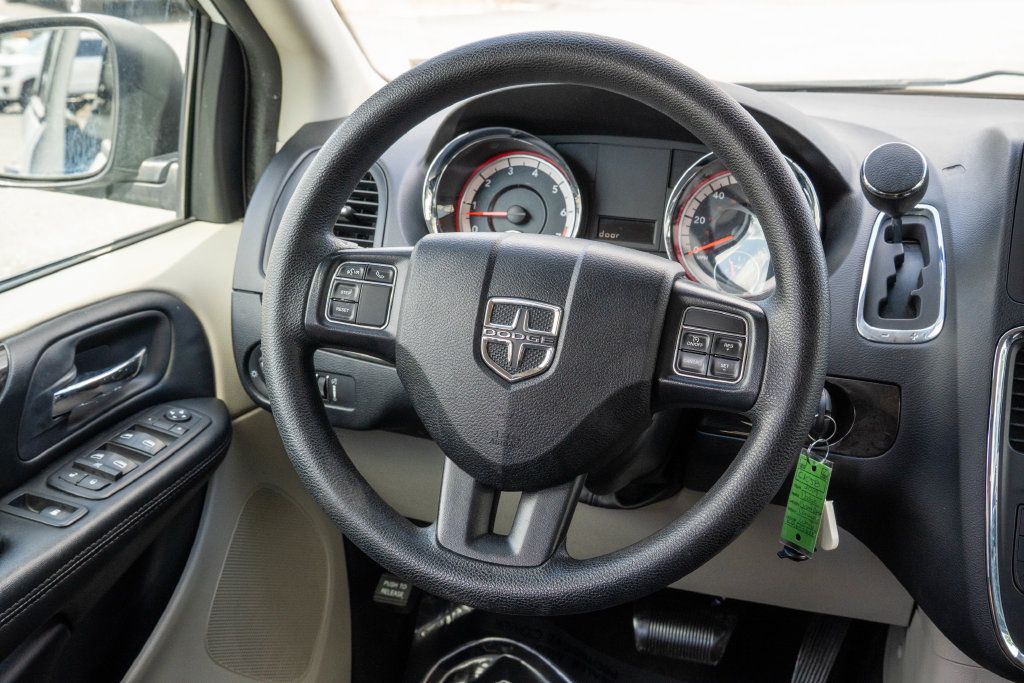 Used 2019 Dodge Grand Caravan SE w/ UConnect Hands-Free Group FWD image 18