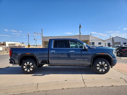 New 2026 GMC Sierra 2500 Denali w/ Technology Package AWD/4WD image 5