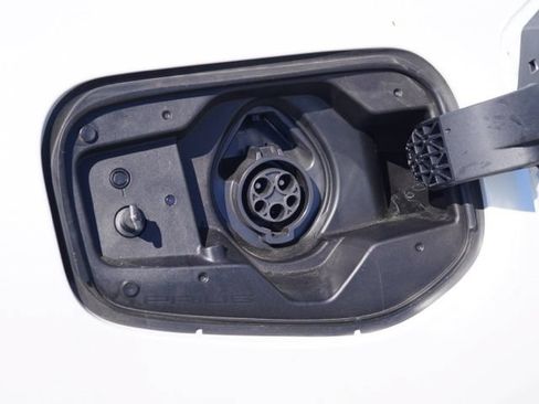 Used 2024 Toyota Prius Prime Premium FWD image 11
