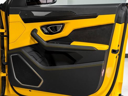Used 2022 Lamborghini Urus AWD/4WD image 45