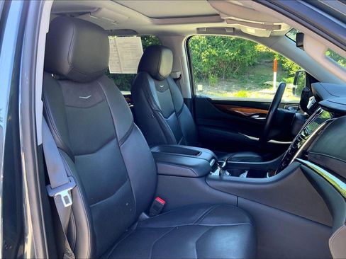 Used 2020 Cadillac Escalade Premium Luxury AWD/4WD image 7