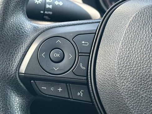 Used 2025 Toyota RAV4 XLE image 18