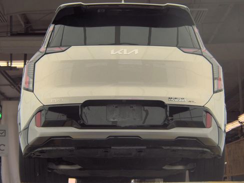 Certified 2024 Kia EV9 GT-Line AWD/4WD image 6