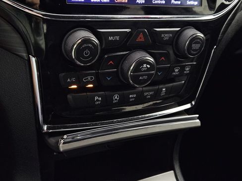 Used 2020 Jeep Grand Cherokee Altitude RWD image 15