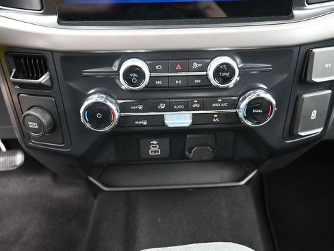 Used 2025 Ford F150 XLT w/ Equipment Group 301A Standard image 27