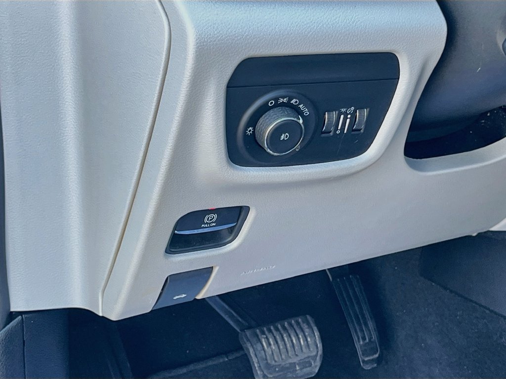 Used 2022 Jeep Grand Cherokee Overland AWD/4WD image 7