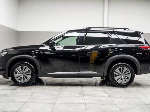 Used 2025 Nissan Pathfinder SV AWD/4WD image 9