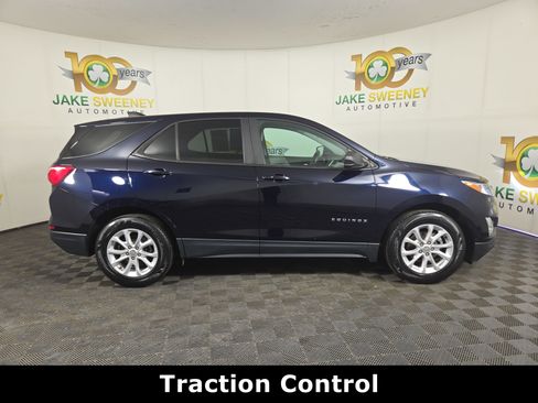 Used 2020 Chevrolet Equinox LS w/ LS Convenience Package FWD image 9