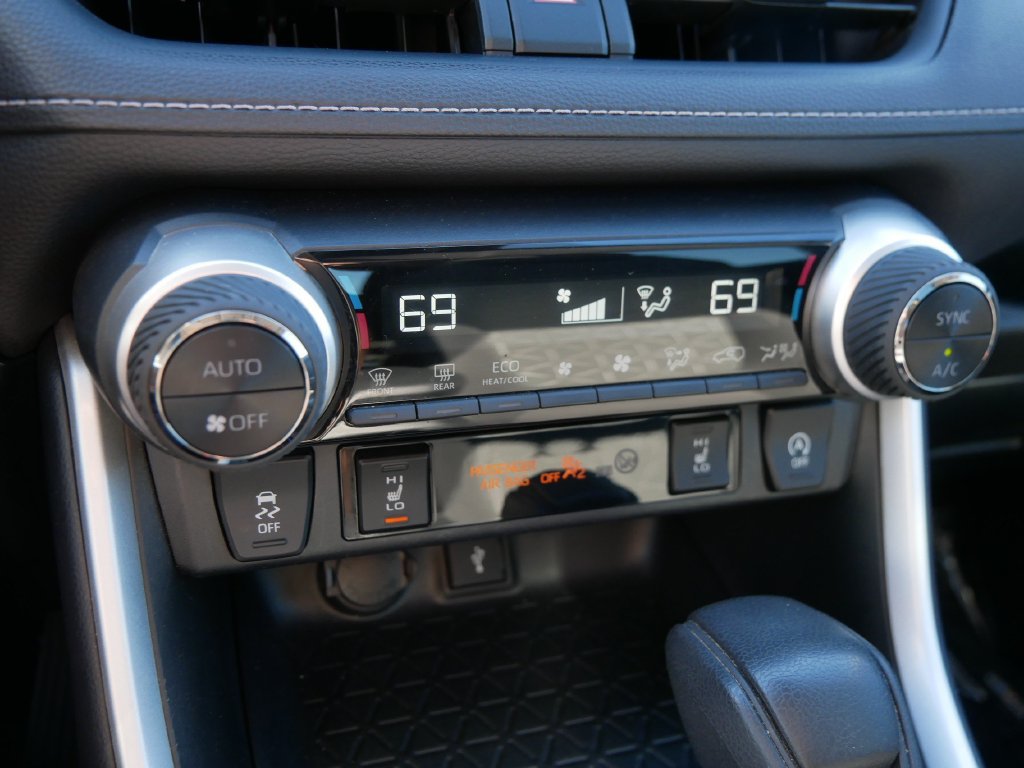 Used 2021 Toyota RAV4 XLE w/ Convenience Package AWD/4WD image 23