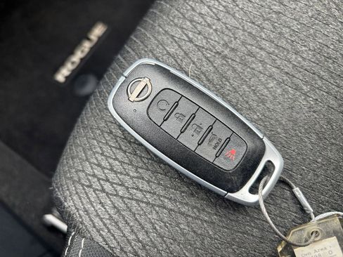 Used 2025 Nissan Rogue SV FWD image 21