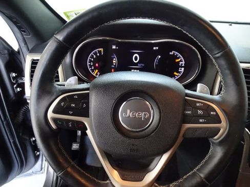 Used 2017 Jeep Grand Cherokee Limited AWD/4WD image 6