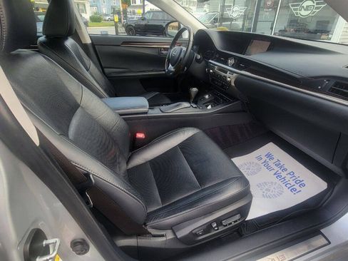 Used 2014 Lexus ES 350 w/ Luxury Package FWD image 19