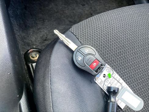 Used 2012 Nissan Versa FWD image 10