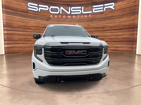 Used 2022 GMC Sierra 1500 AT4 w/ Technology Package image 8