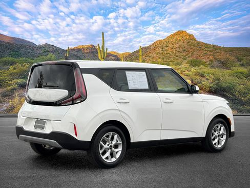 Certified 2024 Kia Soul LX w/ Option Group 015 FWD image 4
