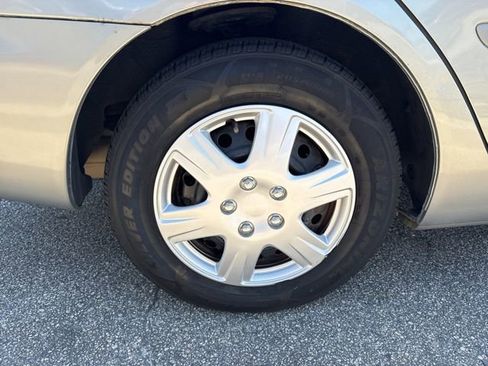 Used 2005 Toyota Camry LE image 9