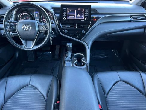 Used 2022 Toyota Camry SE image 3