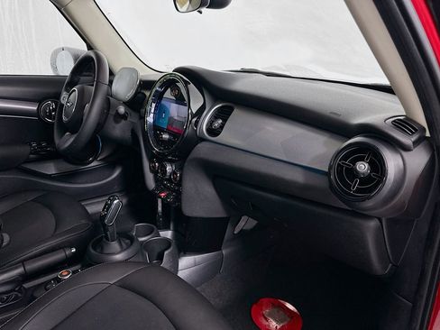 Used 2022 MINI Cooper 4-Door Hardtop image 28