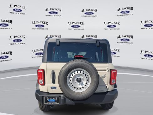 New 2025 Ford Bronco 4-Door image 4