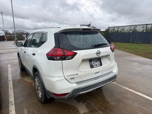 Used 2017 Nissan Rogue S image 5